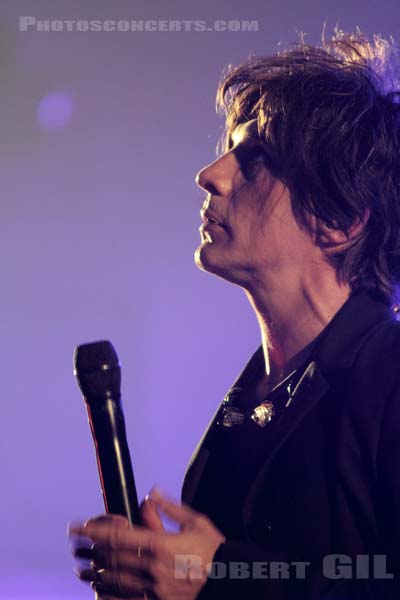 INDOCHINE - 2010-09-02 - PARIS - Radio France (Salle Olivier-Messiaen) - 